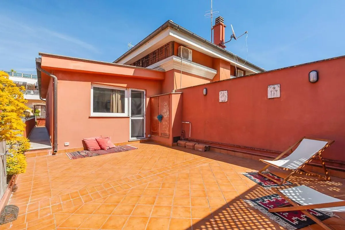 Prati Charming Attic Apartment Rome